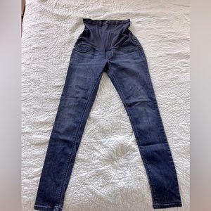 Like new jeggings. Size medium. Great condition